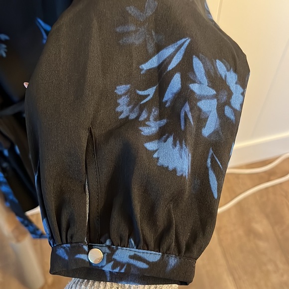 Black shift dress with blue flowers. Tie around waist to add shape - Picture 3 of 3